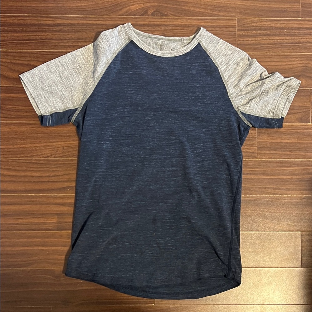 American Eagle Outfitters Gray Active Flex Tee